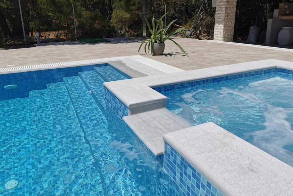 Fiore Di Rodi - Private Pool, Jacuzzi And Barbecue เอียลิซอส ภายนอก รูปภาพ