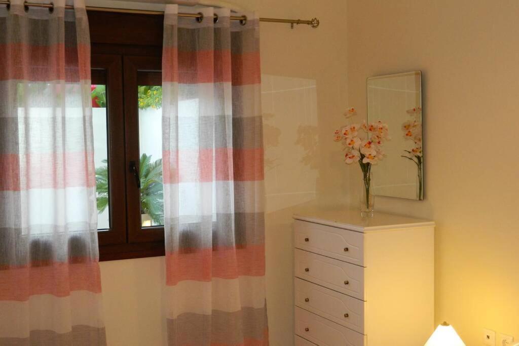 Fiore Di Rodi - Private Pool, Jacuzzi And Barbecue เอียลิซอส ภายนอก รูปภาพ